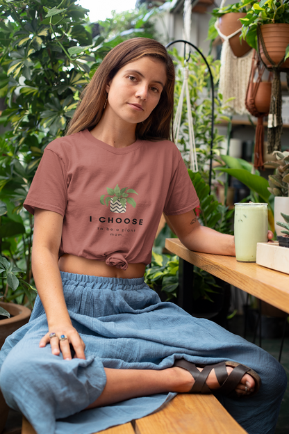 Plant Mom T-Shirt, Graphic Tee for Plant Lovers, Cute Botanical Shirt, Women's Casual Gardening Top, I Choose to be a Plant Mom Tee