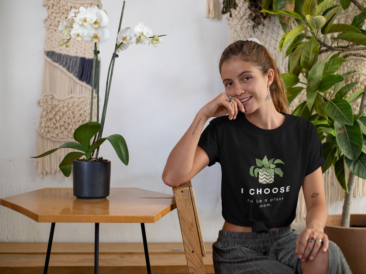 Plant Mom T-Shirt, Graphic Tee for Plant Lovers, Cute Botanical Shirt, Women's Casual Gardening Top, I Choose to be a Plant Mom Tee